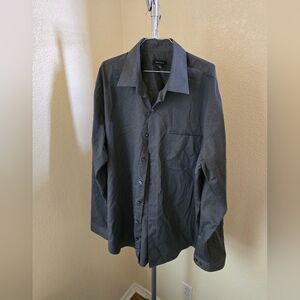 VanHeusen Long Sleeve Button Down Shirt With Pocket Size XLT 17 1/2-18